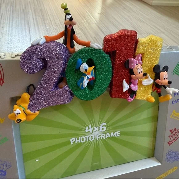 Disney World 2011 Character Photo Frame NIB - Picture 2 of 4